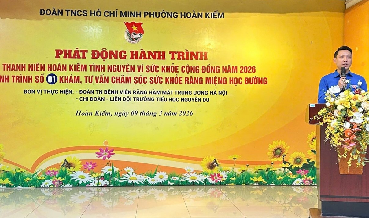 Đồng chí Đặng Thanh Tú Phó Chủ tịch Ủy ban MTTQ Việt Nam phường, Bí thư Đoàn Thanh niên phường Hoàn Kiếm phát biểu